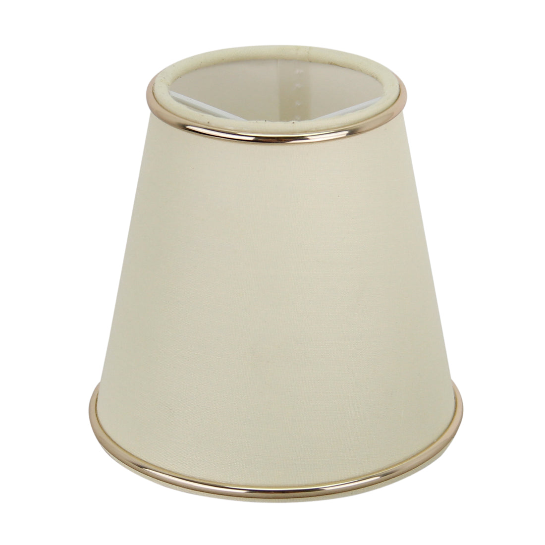 Deze crèmekleurige lampenkap brengt een warme, klassieke sfeer in elke ruimte. Perfect voor sfeervolle verlichting!
