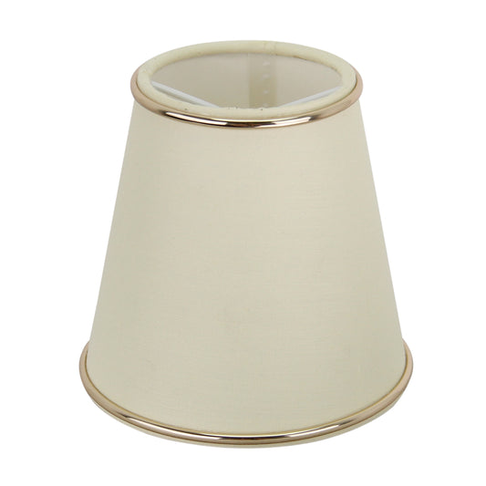 Deze crèmekleurige lampenkap brengt een warme, klassieke sfeer in elke ruimte. Perfect voor sfeervolle verlichting!