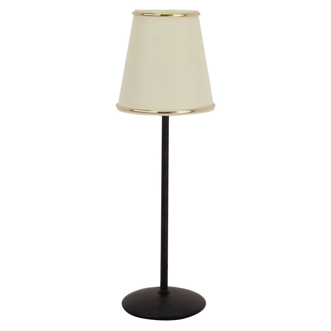 Deze crèmekleurige lampenkap voegt een klassieke charme toe aan elke ruimte.