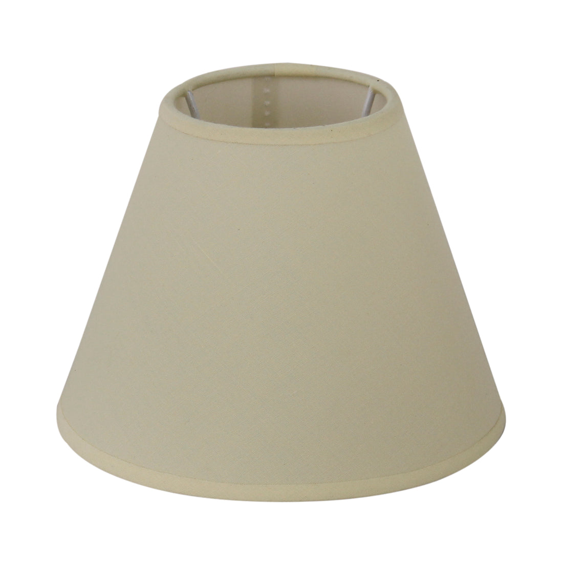 Creme lampenkap van Ø16 cm met een tijdloos ontwerp. Perfect voor een warme en sfeervolle ambiance in uw interieur.