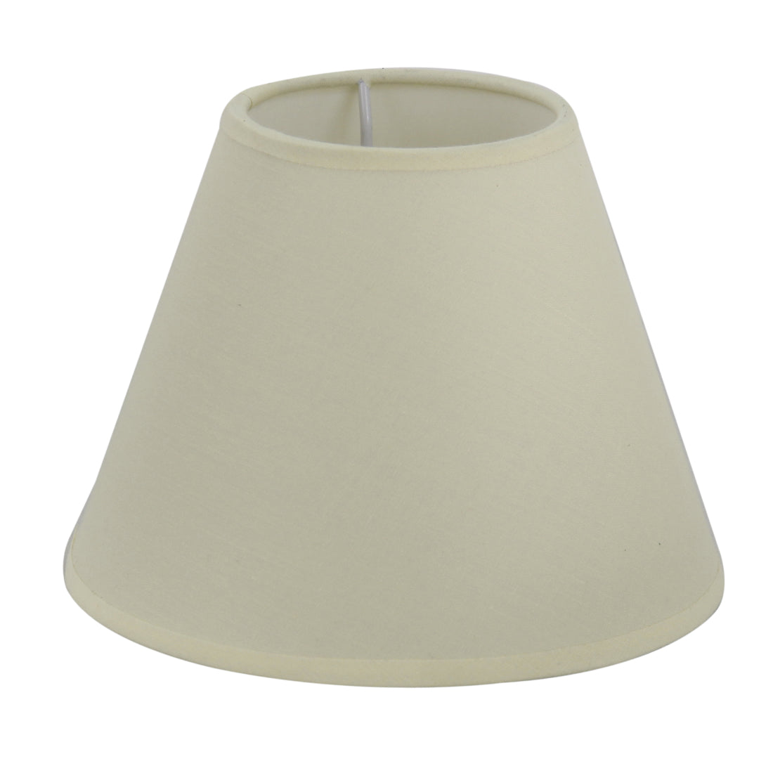 De crèmekleurige lampenkap Top heeft een tijdloos ontwerp. Perfect voor een warme, sfeervolle uitstraling in jouw interieur.