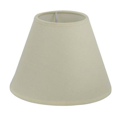 De crèmekleurige lampenkap Top heeft een tijdloos ontwerp. Perfect voor een warme, sfeervolle uitstraling in jouw interieur.
