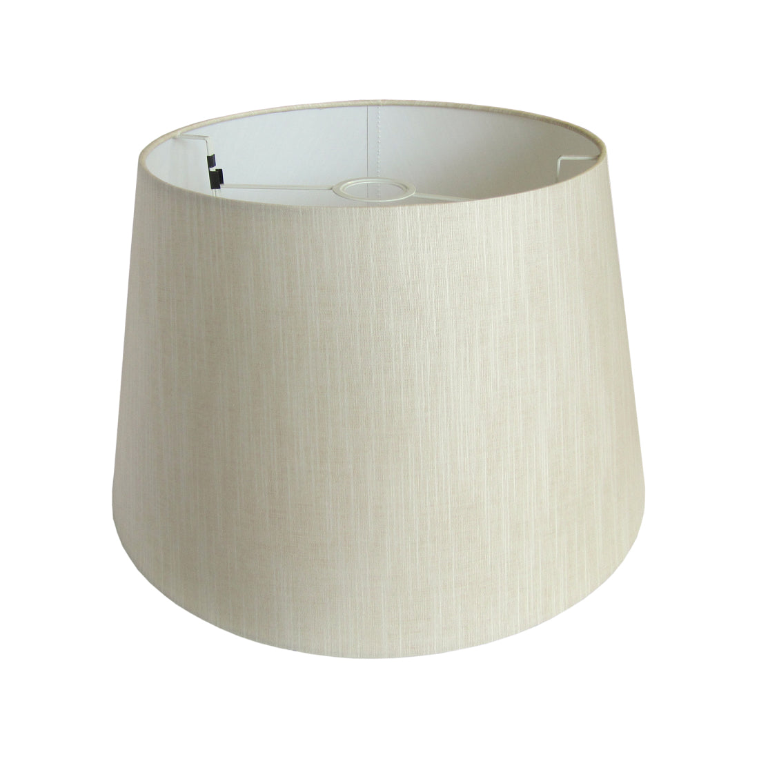 Een prachtige crèmekleurige lampenkap voor een warme sfeer. Perfect voor in de woonkamer of boven de eettafel.