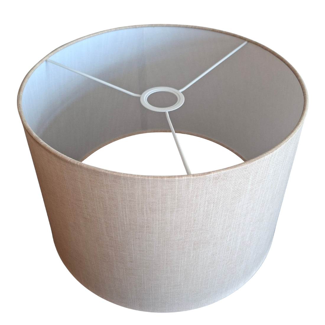 Deze crèmekleurige lampenkap in een tijdloos design is perfect voor sfeervolle verlichting. Een aanwinst voor elk interieur.