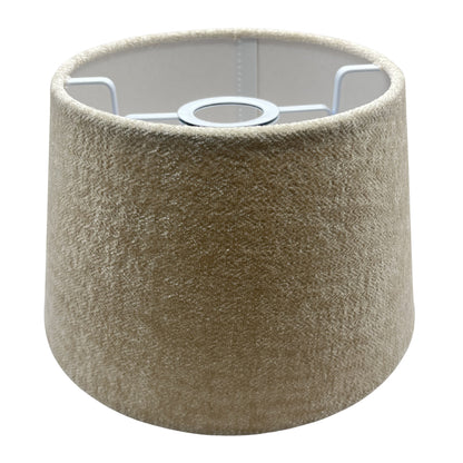 Deze crèmekleurige lampenkap voegt een warme touch toe aan je interieur. Perfect voor sfeervolle verlichting in elke kamer.