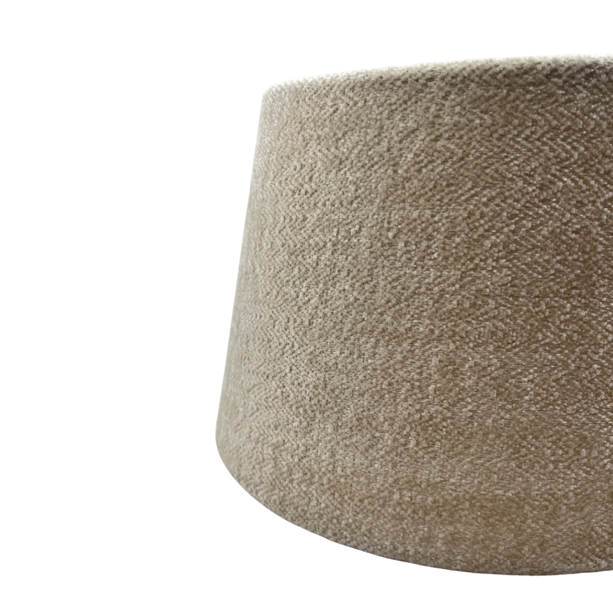 Deze moderne crèmekleurige lampenkap voegt een warme sfeer toe aan elke ruimte. Perfect voor stijlvolle verlichting!