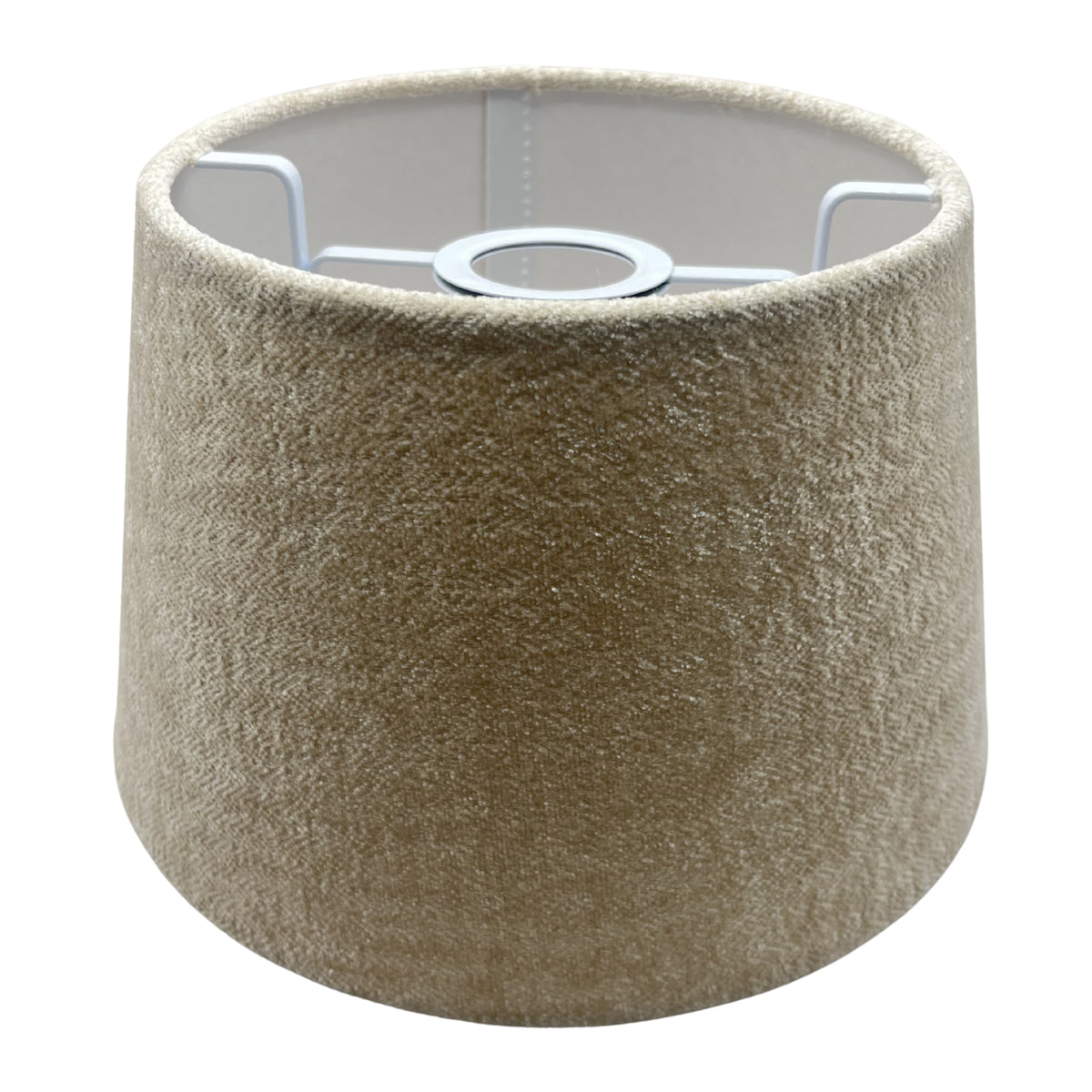 Deze crèmekleurige lampenkap heeft een tijdloos ontwerp. Perfect voor een warme, sfeervolle uitstraling in uw interieur.