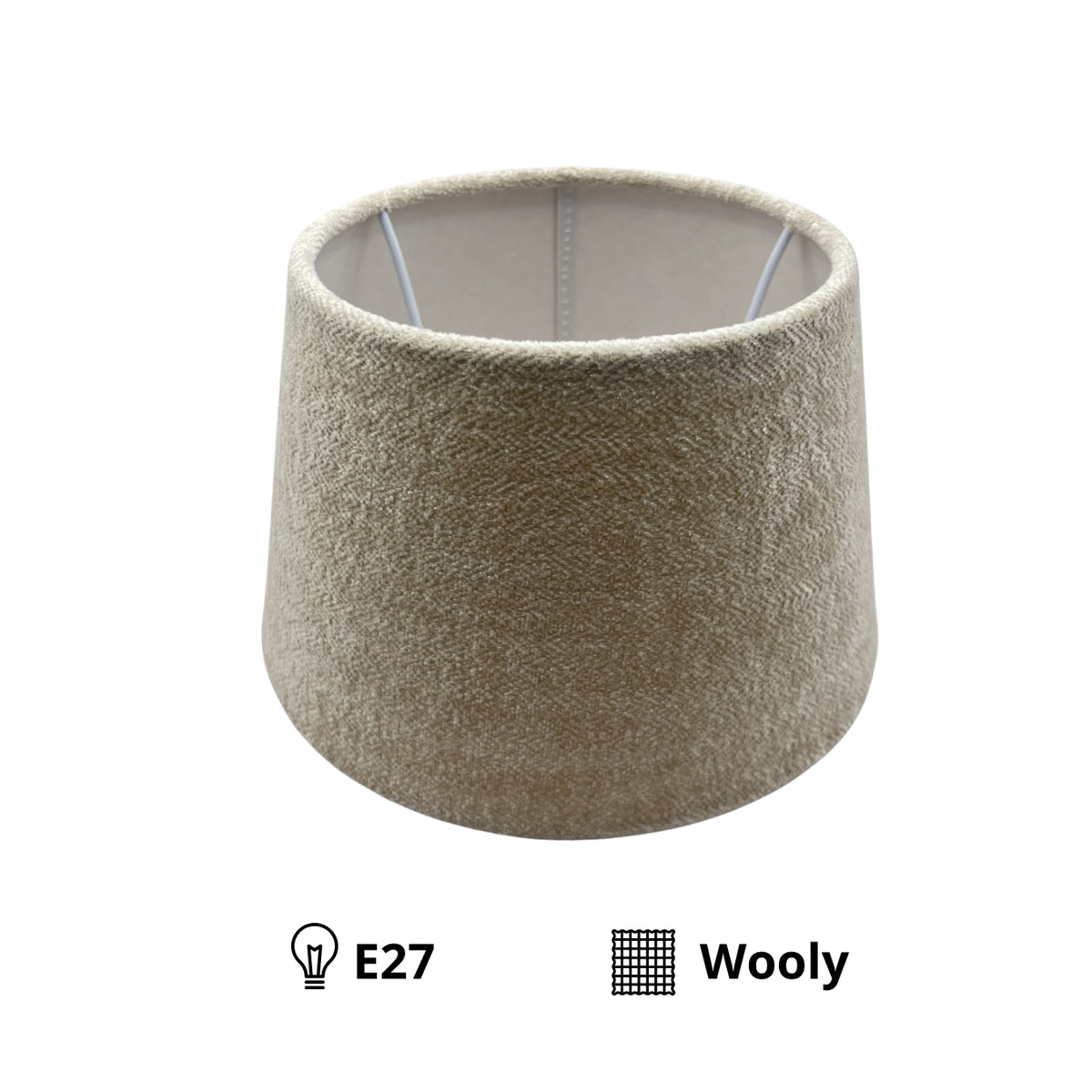 Moderne lampenkap in crèmekleur met een elegante afwerking. Perfect voor een sfeervolle en eigentijdse inrichting.