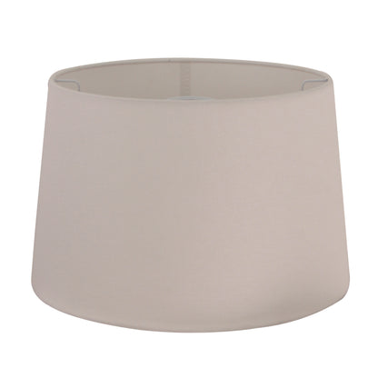 Deze gebroken witte lampenkap brengt een warme, gezellige sfeer in elke kamer. Perfect voor een moderne uitstraling.
