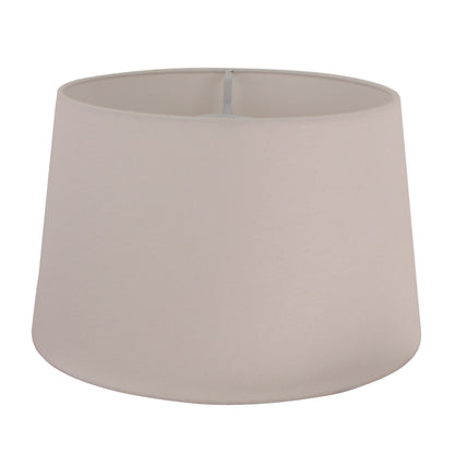 De gebroken witte lampenkap in drumvorm voegt een verfijnde touch toe aan elke ruimte. Perfect voor sfeervolle verlichting!