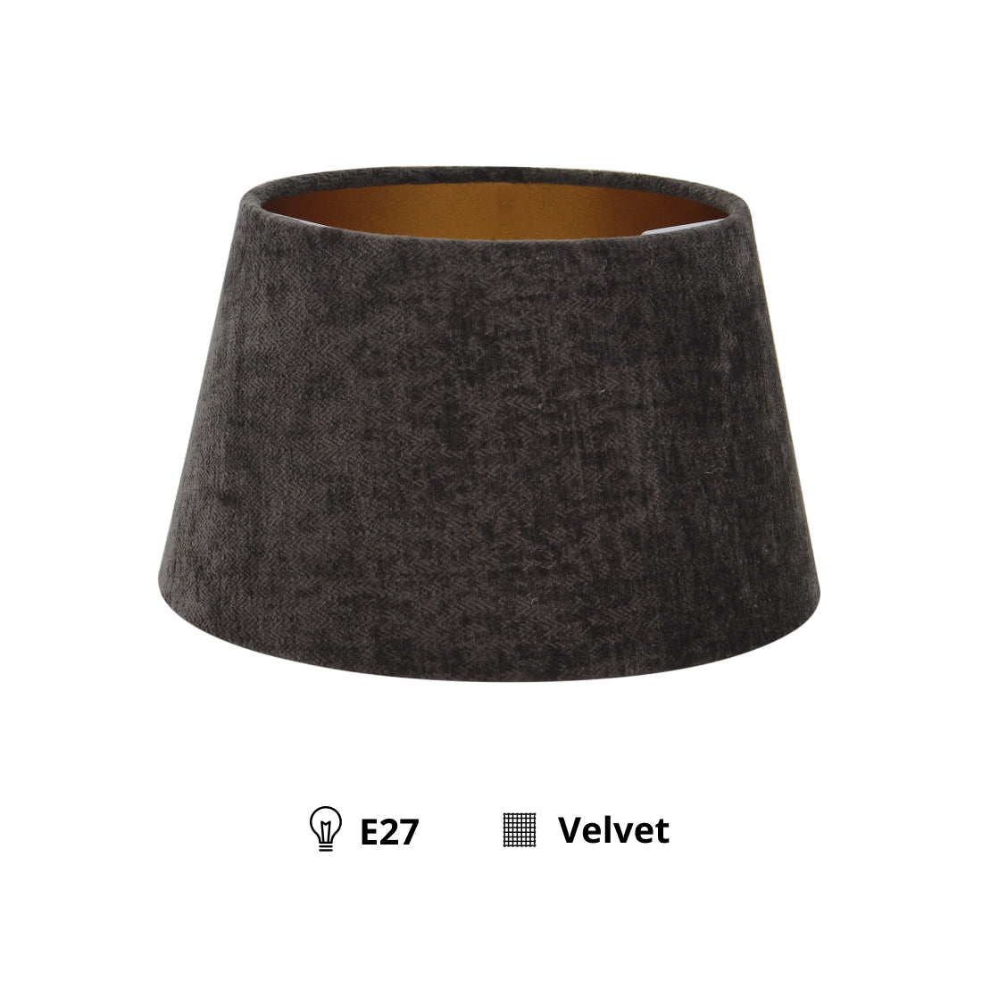 Een prachtig detail van de goudkleurige lampenkap in modern design. Perfect voor het toevoegen van luxe aan jouw interieur.