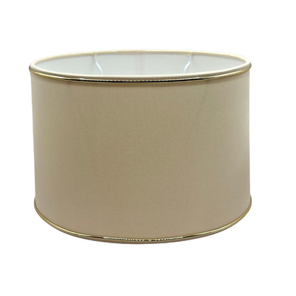 Beige lampenkap in een ovale vorm voor een warme uitstraling. Perfect voor sfeervolle verlichting in elke kamer.