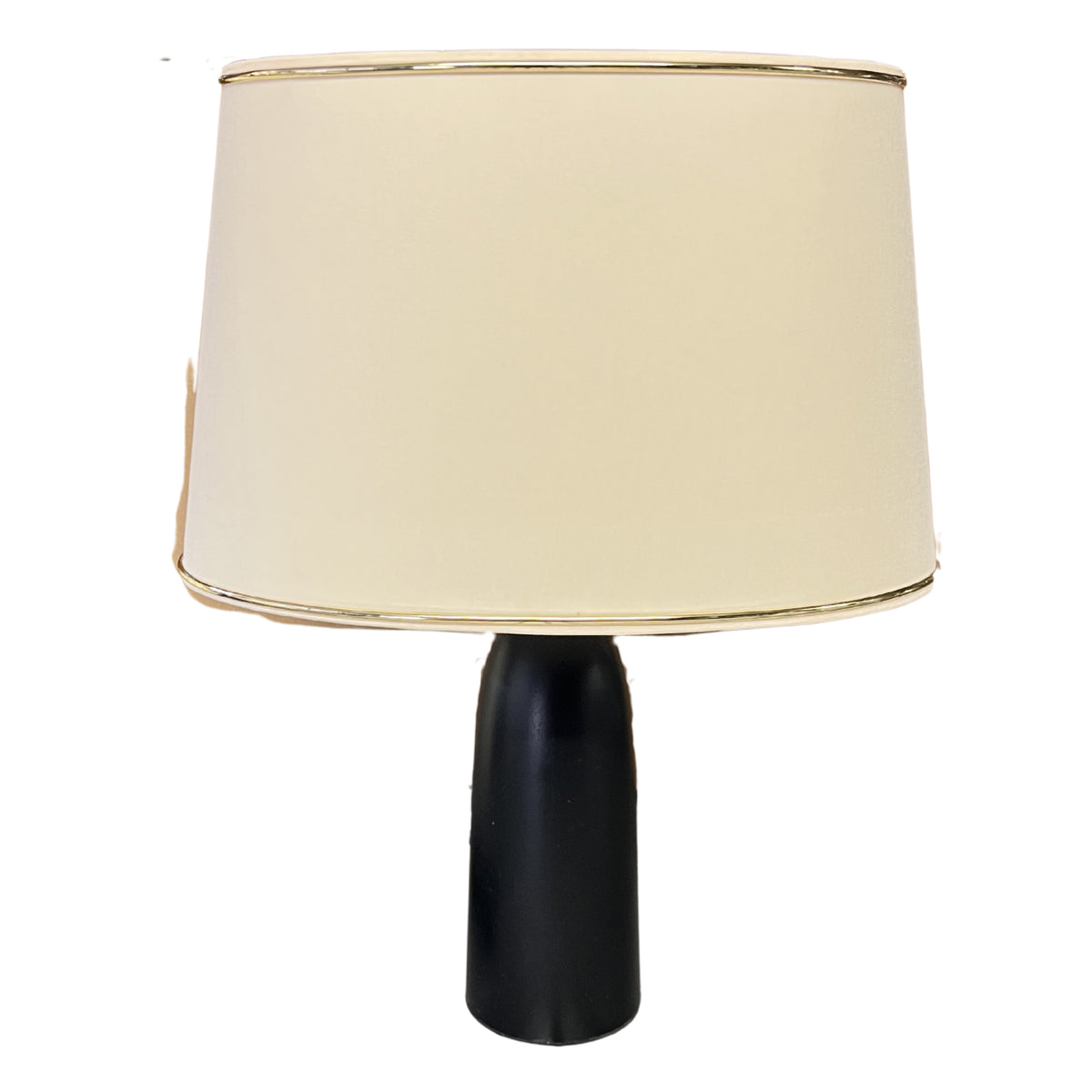 Een beige lampenkap met gouden accenten voegt een warme gloed toe aan je interieur. Perfect voor een moderne uitstraling.