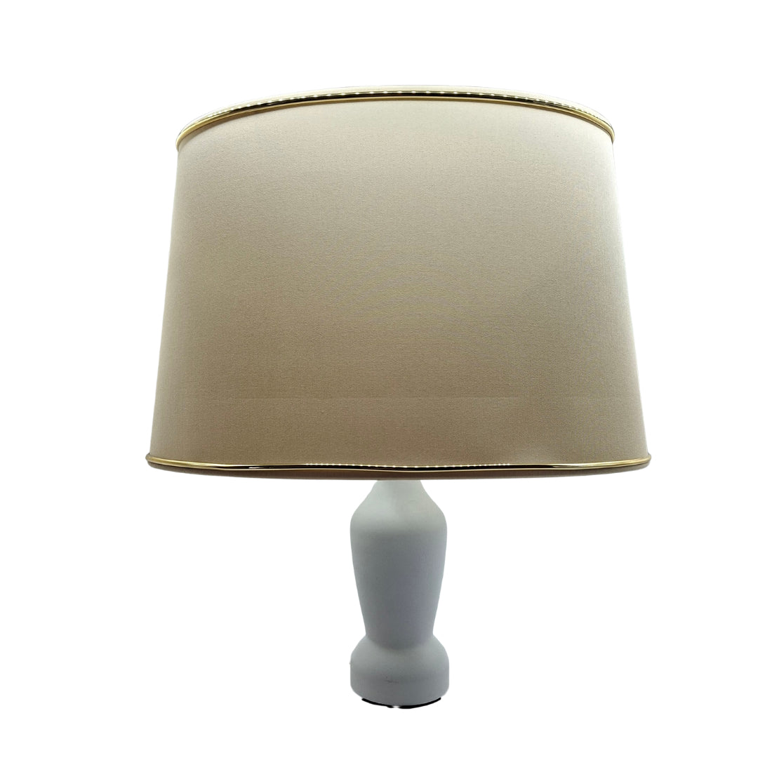 Een warme beige lampenkap met gouden accenten. Ideaal voor een sfeervolle uitstraling in jouw woonruimte.