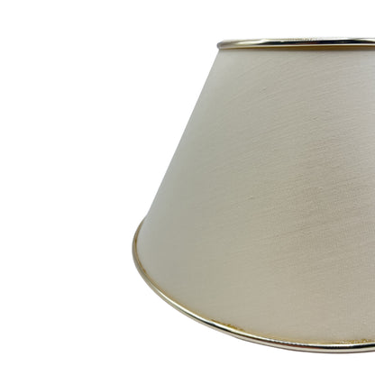 Detail van de beige lampenkap Top met een gouden accent. Perfect voor een warme en sfeervolle uitstraling in jouw interieur.