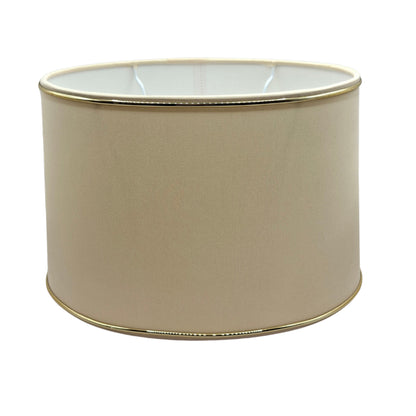 Detailfoto van de beige lampenkap Oval. Deze elegante kap voegt een warme uitstraling toe aan je interieur.