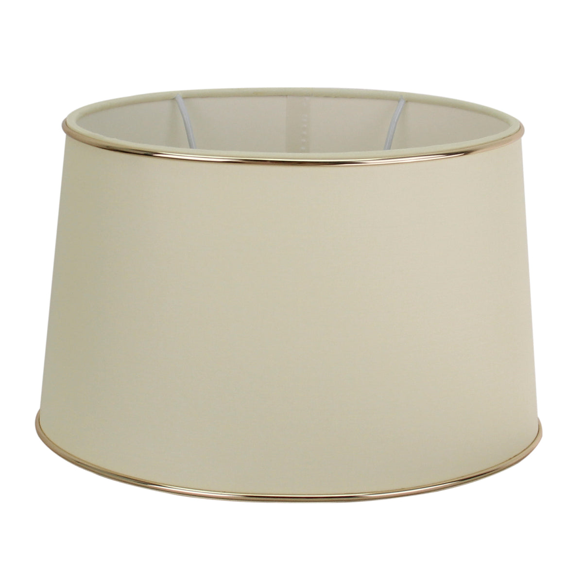 Deze elegante lampenkap in crème met gouden details voegt stijl toe aan elke ruimte. Perfect voor sfeervolle verlichting.