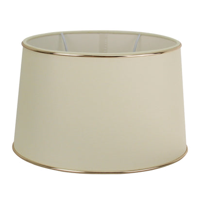 Deze elegante lampenkap in crème met gouden details voegt stijl toe aan elke ruimte. Perfect voor sfeervolle verlichting.