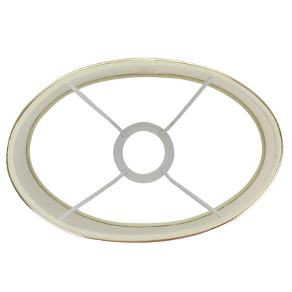 Deze crèmekleurige lampenkap voegt een elegante touch toe aan je interieur.