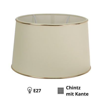 Detail van de crèmekleurige lampenkap met gouden accenten. Een elegante aanvulling die sfeer en stijl aan je ruimte geeft.