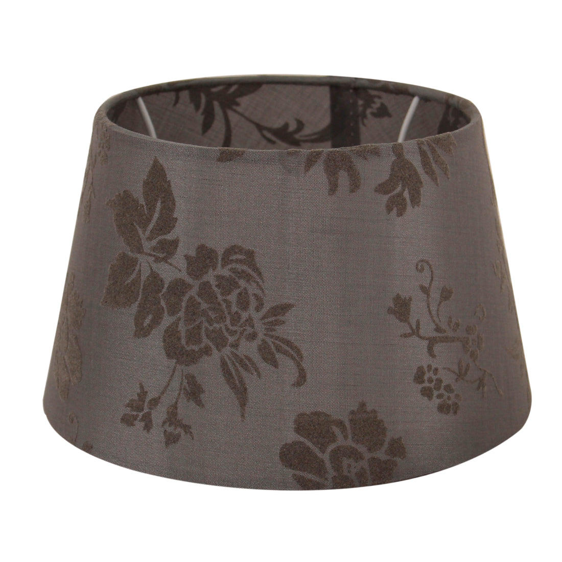 De grijze lampenkap Drum geeft een tijdloze uitstraling aan elke ruimte. Perfect voor een sfeervolle verlichting.