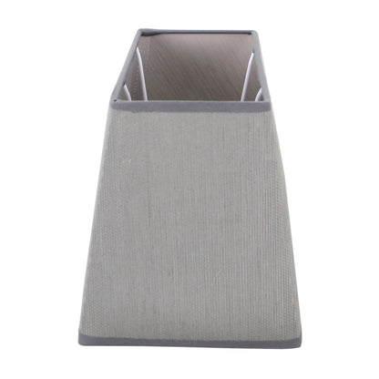 De grijze lampenkap Conica Rechteck geeft een moderne uitstraling. Deze kap voegt warmte en stijl toe aan uw interieur.