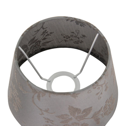 De grijze lampenkap Drum voegt een tijdloze uitstraling toe aan je interieur. Perfect voor een sfeervolle, warme ambiance.