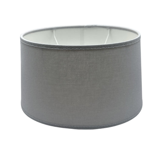 Deze grijze lampenkap in ovale vorm voegt een moderne touch toe aan je interieur. Perfect voor sfeervolle verlichting.