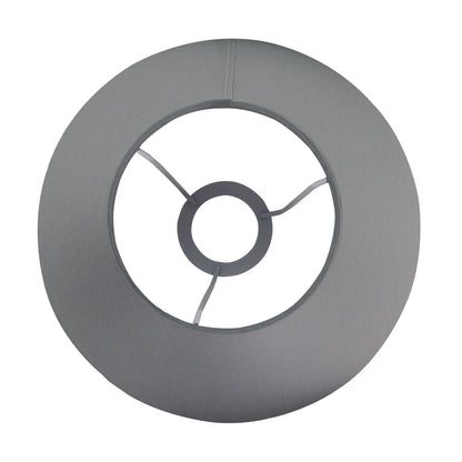 Deze grijze lampenkap van Ø25 cm voegt een moderne touch toe aan je interieur. Perfect voor sfeervolle verlichting.