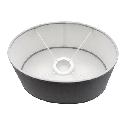 De grijze ovalen lampenkap uit de Lampenschirme-serie. Deze stijlvol ontworpen kap voegt elegantie toe aan uw interieur.