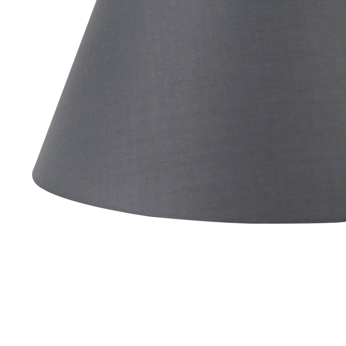 Deze grijze lampenkap van Ø25 cm brengt rust en elegantie in uw interieur. Perfect voor sfeervolle verlichting.