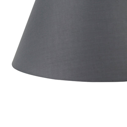 Deze grijze lampenkap van Ø25 cm brengt rust en elegantie in uw interieur. Perfect voor sfeervolle verlichting.