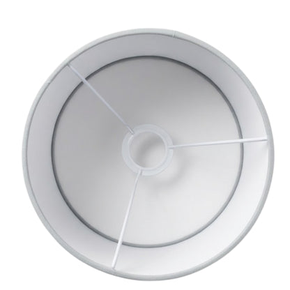 Deze grijze lampenkap in drumvorm geeft een moderne uitstraling aan je interieur. Perfect voor sfeervolle verlichting.