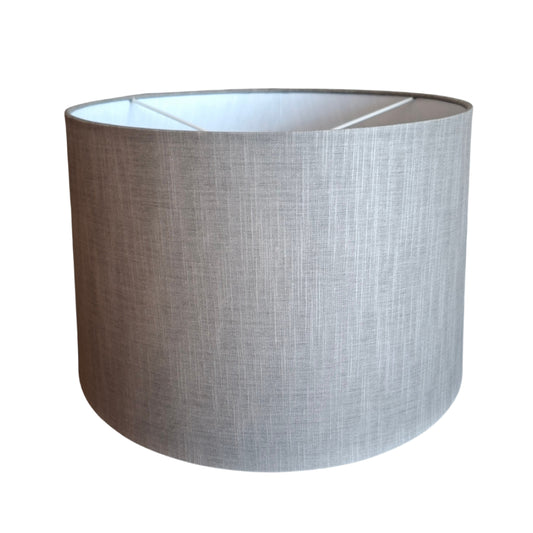 Moderne grijze lampenkap in een stijlvolle drumvorm. Perfect voor een sfeervolle en eigentijdse uitstraling in elke kamer.
