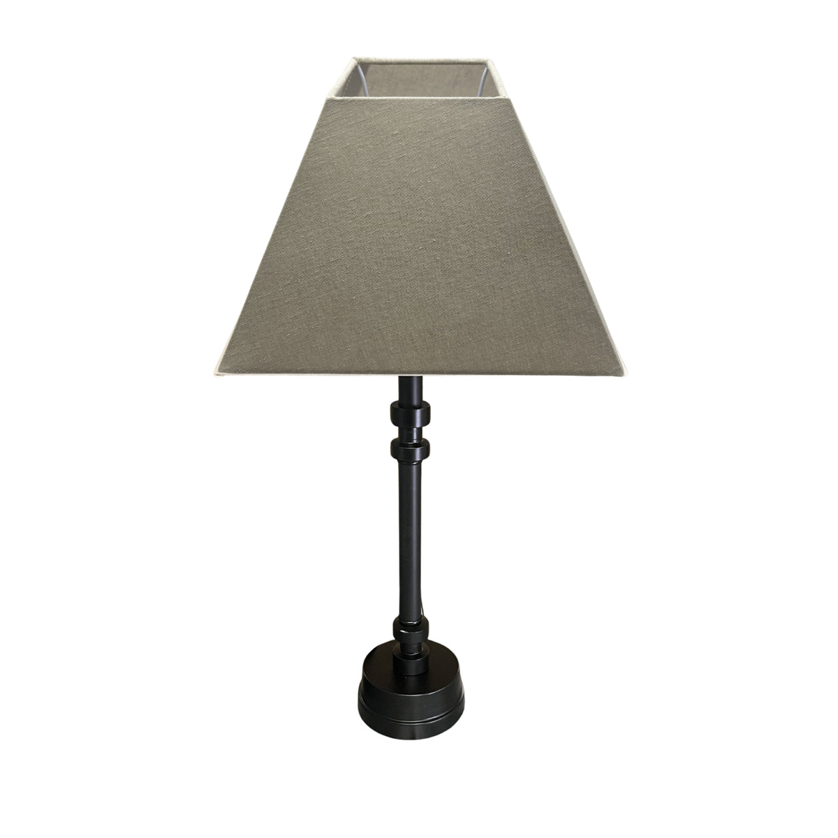 Een moderne grijze lampenkap die warmte en sfeer in je interieur brengt. Perfect voor elke hedendaagse ruimte.