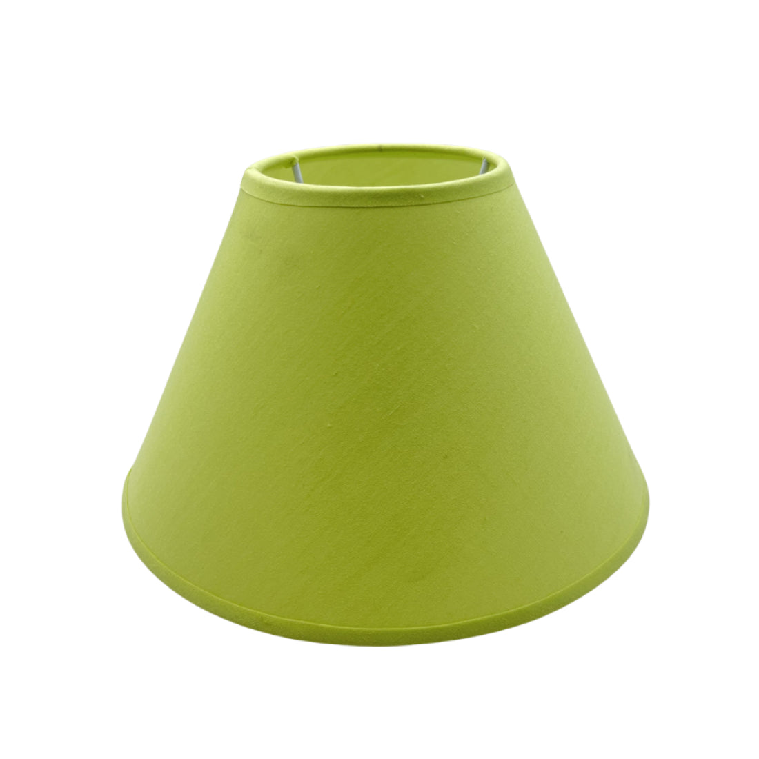 Deze limegroene lampenkap voegt een frisse touch toe aan je interieur. Perfect voor een speelse en levendige sfeer.