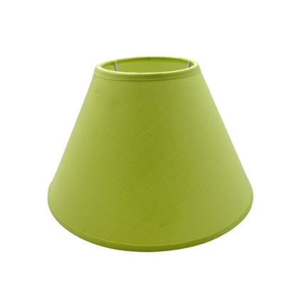 Deze limegroene lampenkap voegt een frisse touch toe aan je interieur. Perfect voor een speelse en levendige sfeer.