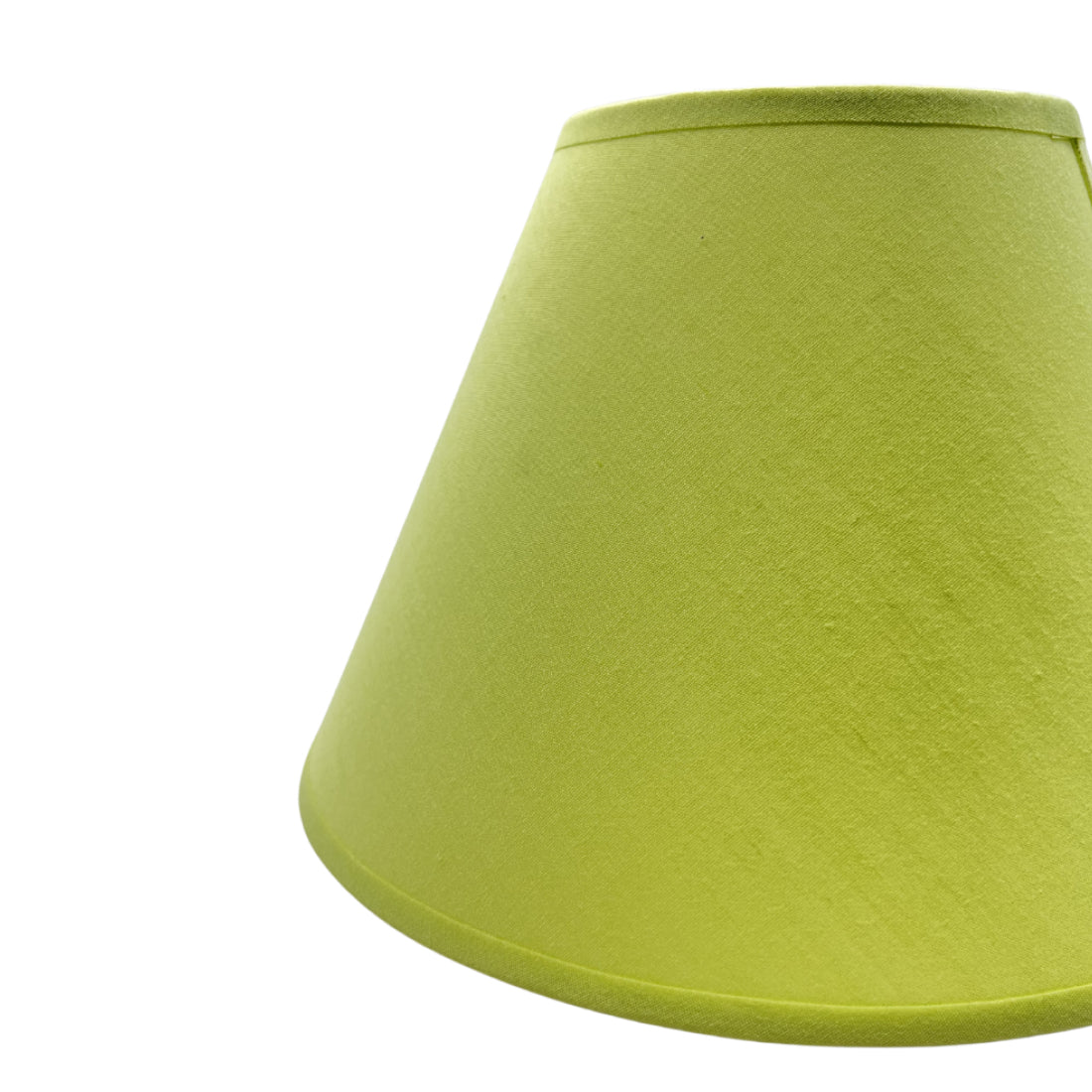 Een frisse limegroene lampenkap die een speelse tint aan je interieur toevoegt. Perfect voor een energieke sfeer!
