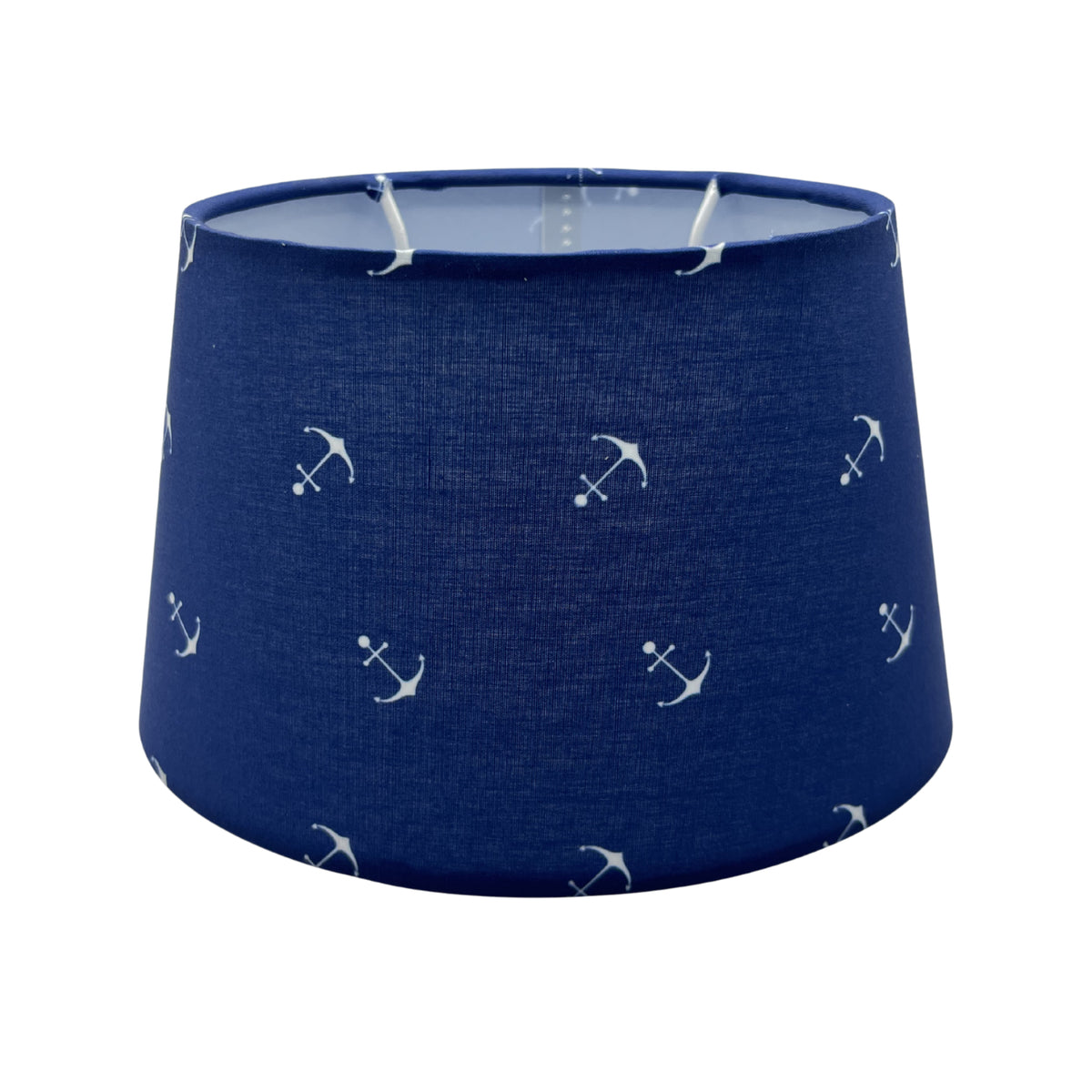 Deze lichtblauwe lampenkap voegt een frisse uitstraling toe aan je interieur. Perfect voor een sfeervolle verlichting.