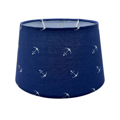 Deze lichtblauwe lampenkap voegt een frisse uitstraling toe aan je interieur. Perfect voor een sfeervolle verlichting.