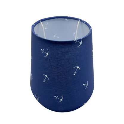 Zacht lichtblauw accent voor je interieur. Deze lampenkap voegt een speelse touch toe aan elke lamp.