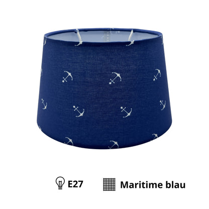 De lichtblauwe lampenkap in ovale vorm voegt een frisse toets toe aan je interieur. Perfect voor een sfeervolle verlichting.