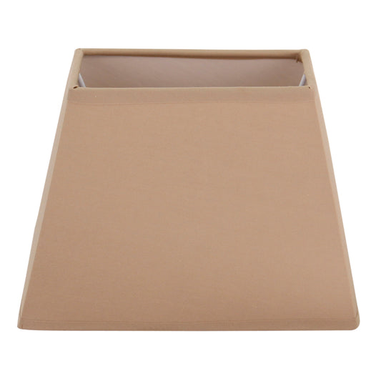 De lichtbruine lampenkap Conica Rechteck valt op door zijn strakke, moderne uitstraling. Perfect voor elke sfeervolle ruimte.