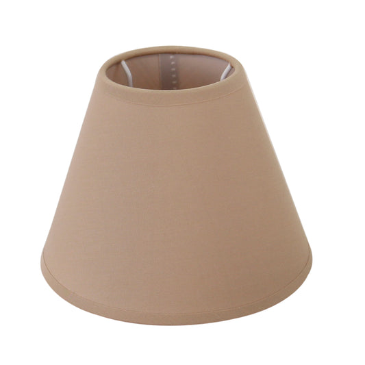 Deze lichtbruine lampenkap voegt warmte toe aan je interieur. Perfect voor een sfeervolle verlichting in elke ruimte.