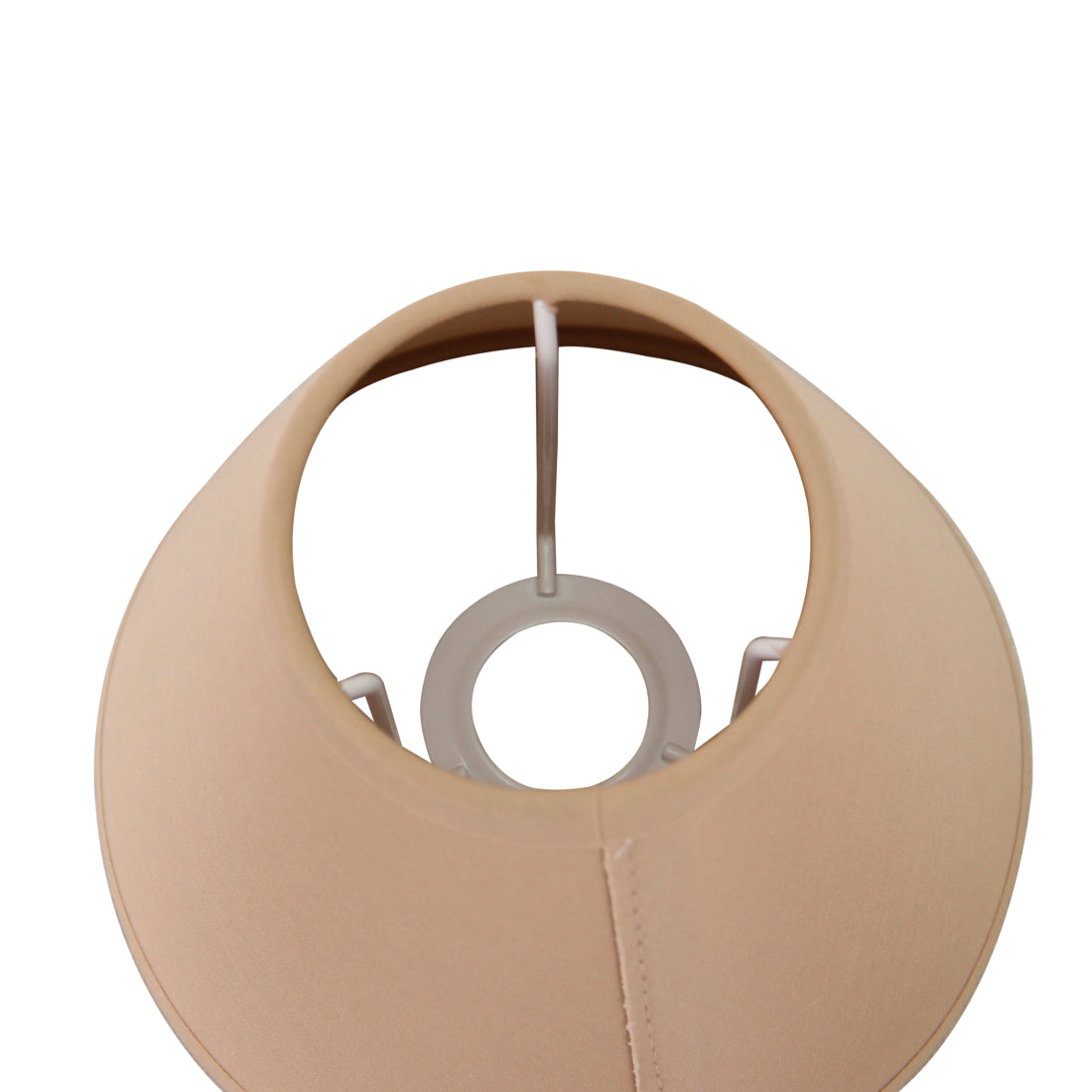 Detail van de lichtbruine lampenkap Top in een verfijnd ontwerp. Perfect voor een warme en sfeervolle ambiance in huis.