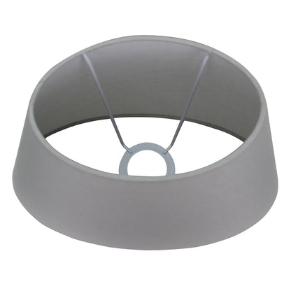 Van bovenaf toont deze lichtgrijze lampenkap een strak, modern design. Perfect voor een eigentijdse inrichting.