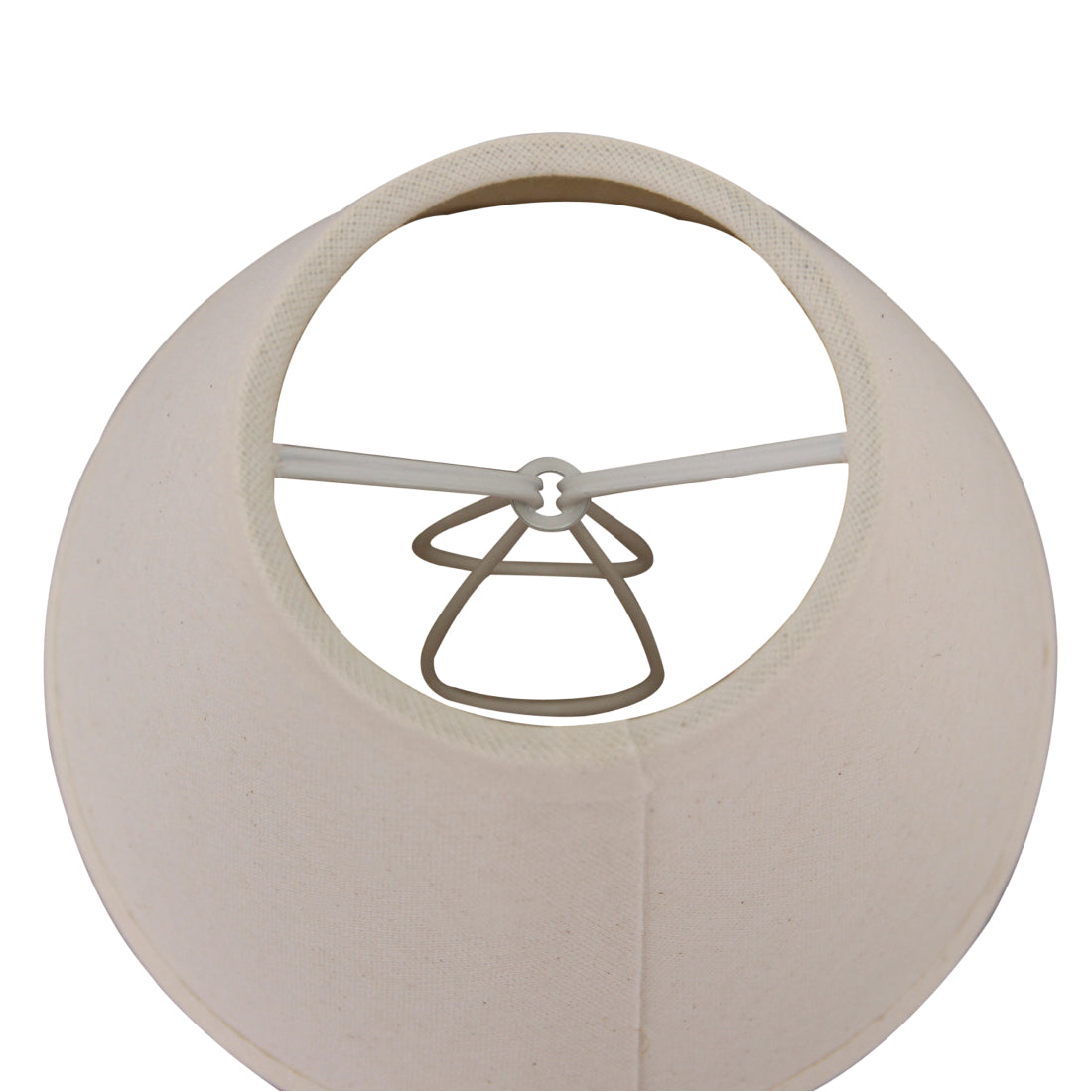 Natuurlijke lampenkap in een eigentijdse look. Perfect voor het creëren van een warme, gezellige sfeer in huis.