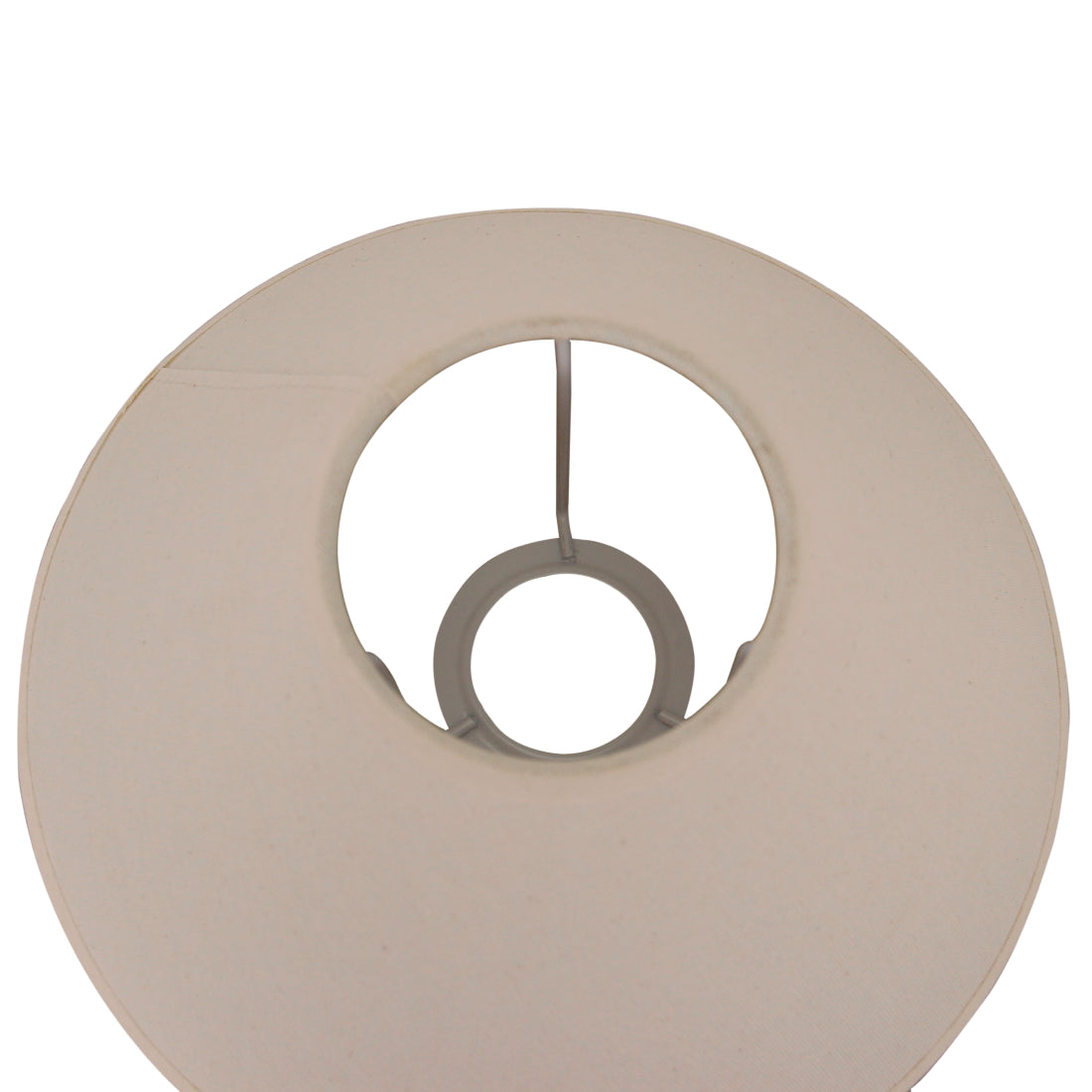 Deze lampenkap in natuurlijk tint geeft een warme uitstraling aan je interieur. Perfect voor een sfeervolle verlichting.