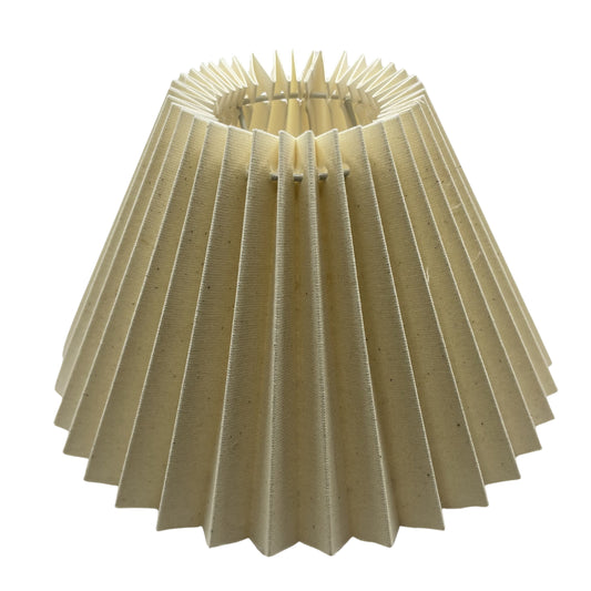 Deze naturel lampenkap voegt warmte en sfeer toe aan je interieur. Perfect voor een gezellige uitstraling in elke ruimte.