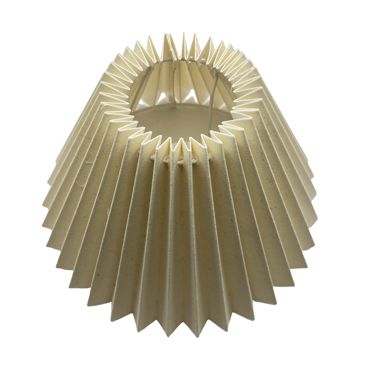 Bovenaanzicht van een natuurlijke lampenkap met een tijdloos design. Perfect voor sfeervolle verlichting in elke ruimte.